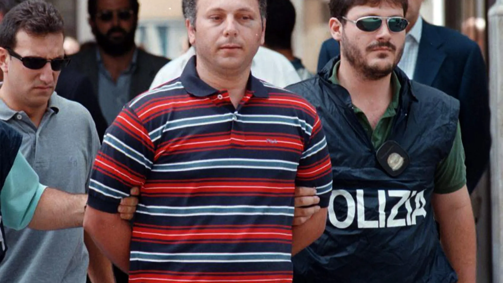 Fotografía de 1997 de la detención del mafioso Gaspare Spatuzza en Palermo