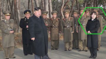 Kim Jong-un, junto a su hija pequeña