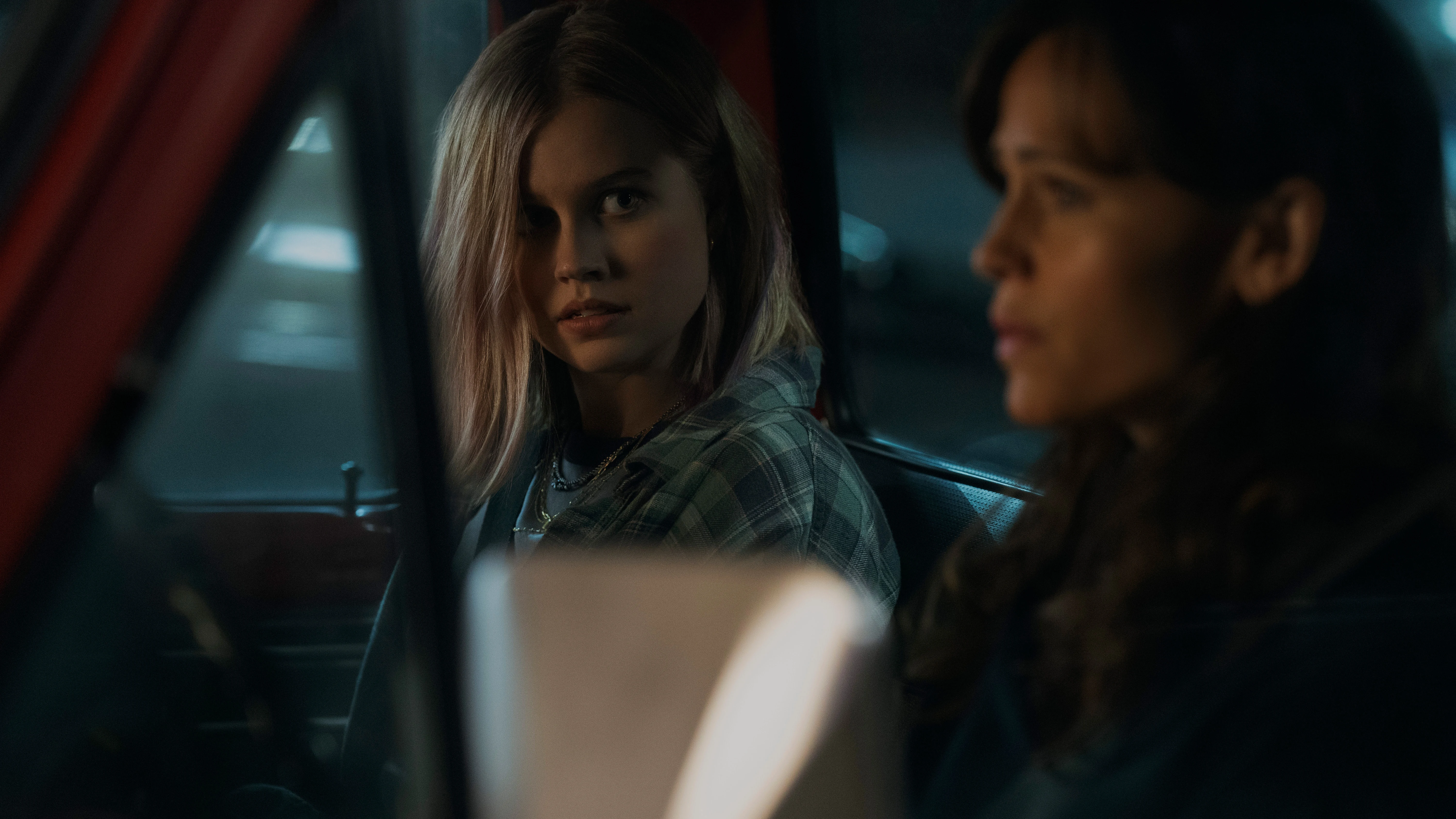 Angourie Rice y Jennifer Garner son las protagonistas de 'Lo último que me dijo'.