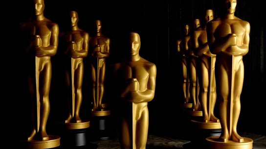 Varias estatuillas de los Premios Oscar Varias estatuillas de los Premios Oscar