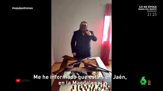 'Matapikikis', el surrealista vídeo del miembro de un clan rodeado de armas y con amenazas a rivales: "Tengo todo el barrio rodeado de bombas" 'Matapikikis', el surrealista vídeo del miembro de un clan rodeado de armas y con amenazas a rivales: "Tengo todo el barrio rodeado de bombas"