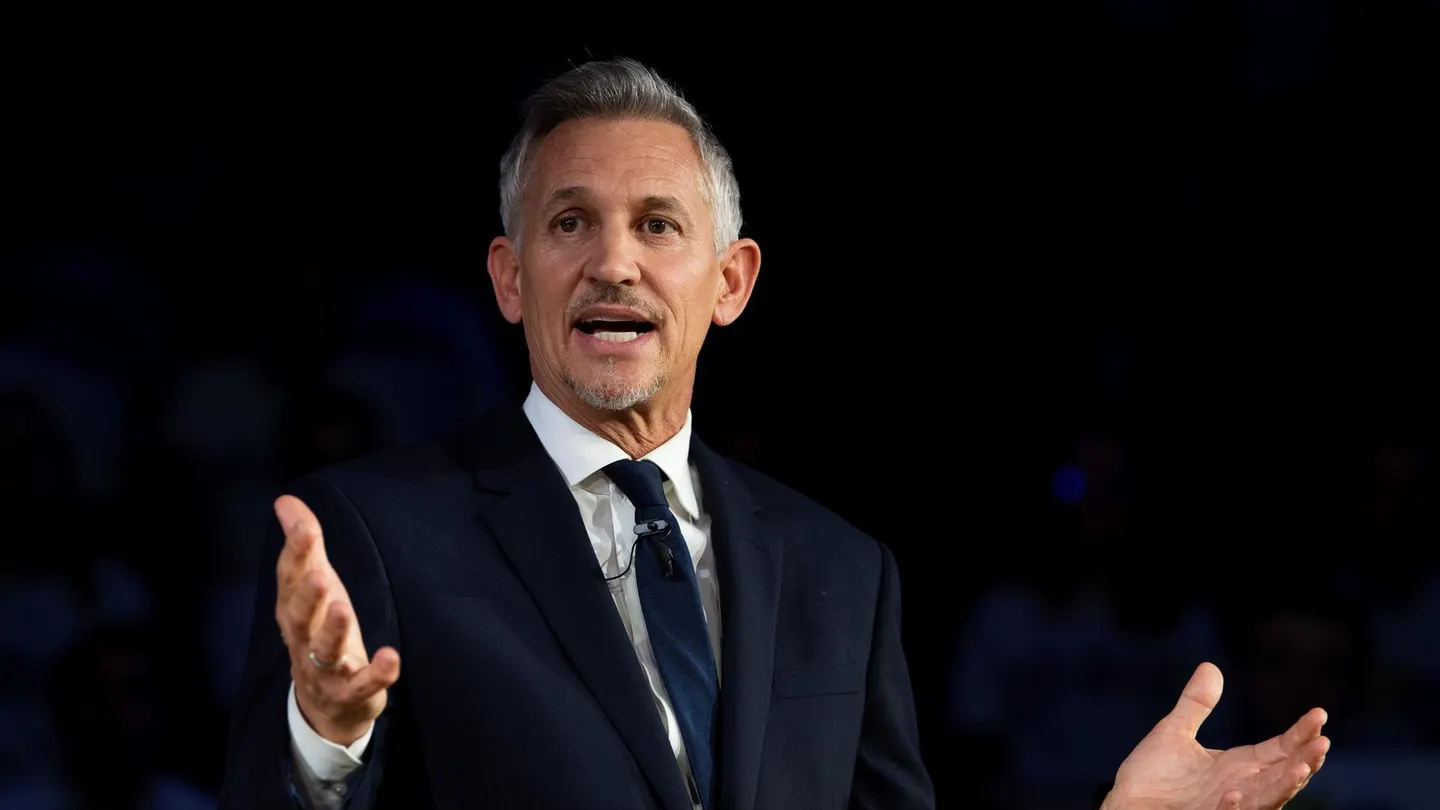 'Match of the Day' sin Gary Lineker: la BBC aparta a su estrella por criticar en redes la nueva ley sobre acogida de refugiados 'Match of the Day' sin Gary Lineker: la BBC aparta a su estrella por criticar en redes la nueva ley sobre acogida de refugiados