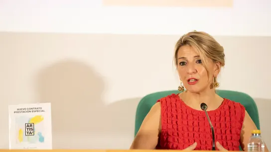 Yolanda Díaz anuncia una mesa de diálogo social para reformar las condiciones laborales de la cultura Yolanda Díaz anuncia una mesa de diálogo social para reformar las condiciones laborales de la cultura