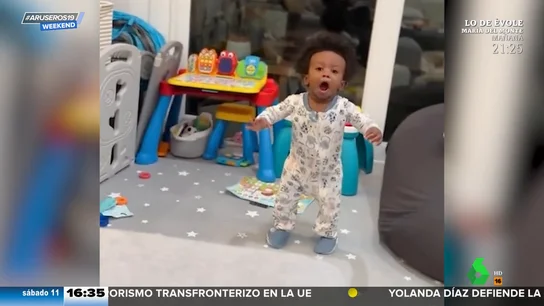 Un niño comienza a andar y lo celebra a los Cristiano Ronaldo: ¡"Siiiuuuu!" Un niño comienza a andar y lo celebra a los Cristiano Ronaldo: ¡"Siiiuuuu!"