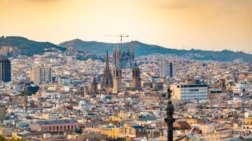 Panorámica de Barcelona con la Sagrada Familia en el centro
