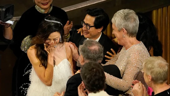 'Todo a la vez en todas partes' arrasa en los Oscar con 7 premios, entre ellos el de 'Mejor Película' 'Todo a la vez en todas partes' arrasa en los Oscar con 7 premios, entre ellos el de 'Mejor Película'