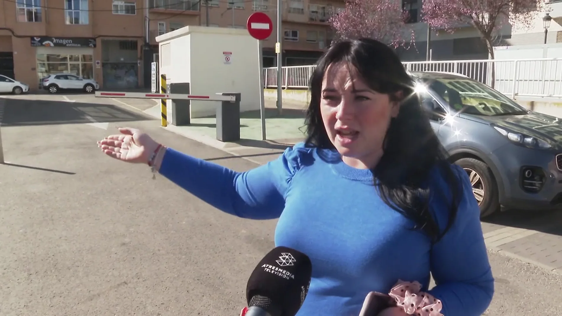 Habla la mujer que sorprendió a un hombre agrediendo a una menor en Valencia: "Seguía violándola mientras nos hablaba"