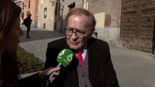 Tamames quita hierro a sus distancias con Vox: "¿Cuándo no hay malestar de alguien? Nunca llueve a gusto de todos" Tamames quita hierro a sus distancias con Vox: "¿Cuándo no hay malestar de alguien? Nunca llueve a gusto de todos"