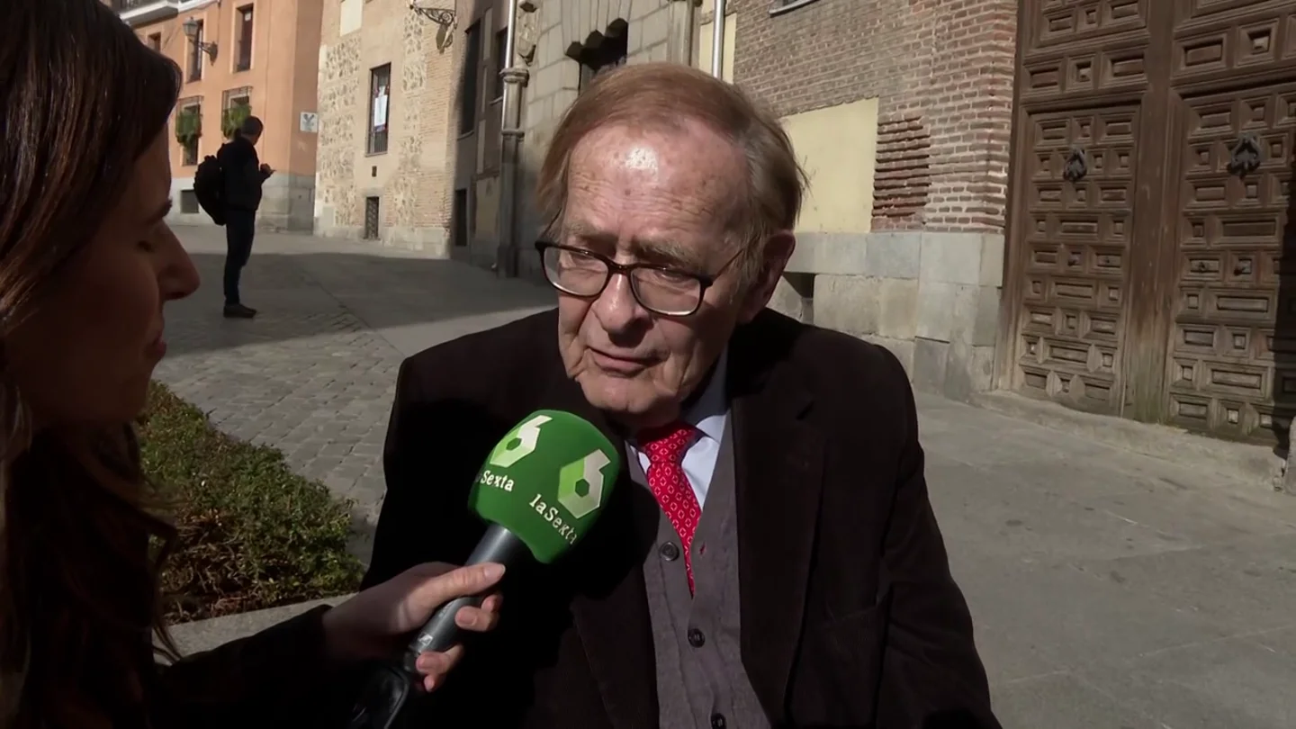 Tamames quita hierro a sus distancias con Vox: "¿Cuándo no hay malestar de alguien? Nunca llueve a gusto de todos" Tamames quita hierro a sus distancias con Vox: "¿Cuándo no hay malestar de alguien? Nunca llueve a gusto de todos"
