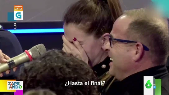 El pegadizo ataque de risa de una mujer del público en pleno directo de un programa de la televisión de Galicia El pegadizo ataque de risa de una mujer del público en pleno directo de un programa de la televisión de Galicia