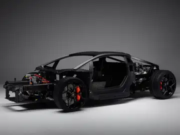 Así es el nuevo y ligero chasis de carbono del Lamborghini LB744 Así es el nuevo y ligero chasis de carbono del Lamborghini LB744