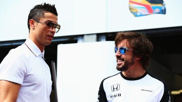 Cristiano Ronaldo y Fernando Alonso en un GP de F1
