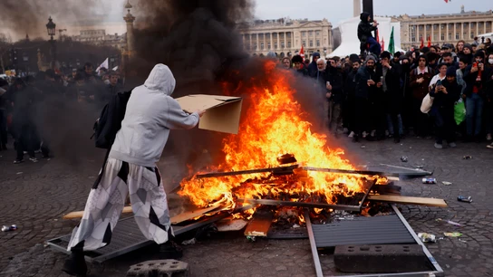 Protesta contra la reforma de las pensiones en las inmediaciones de la Asamblea Nacional en París, Francia Protesta contra la reforma de las pensiones en las inmediaciones de la Asamblea Nacional en París, Francia