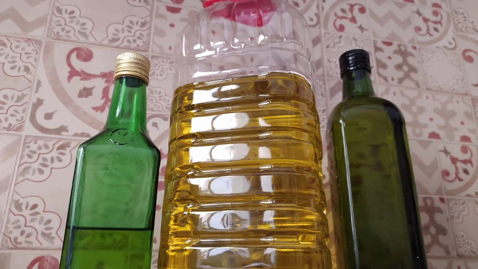 Alerta sanitaria por la retirada de garrafas de aceite de varias marcas al contener lampante no apto para el consumo 