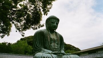 Estatuta de un Buda de bronce