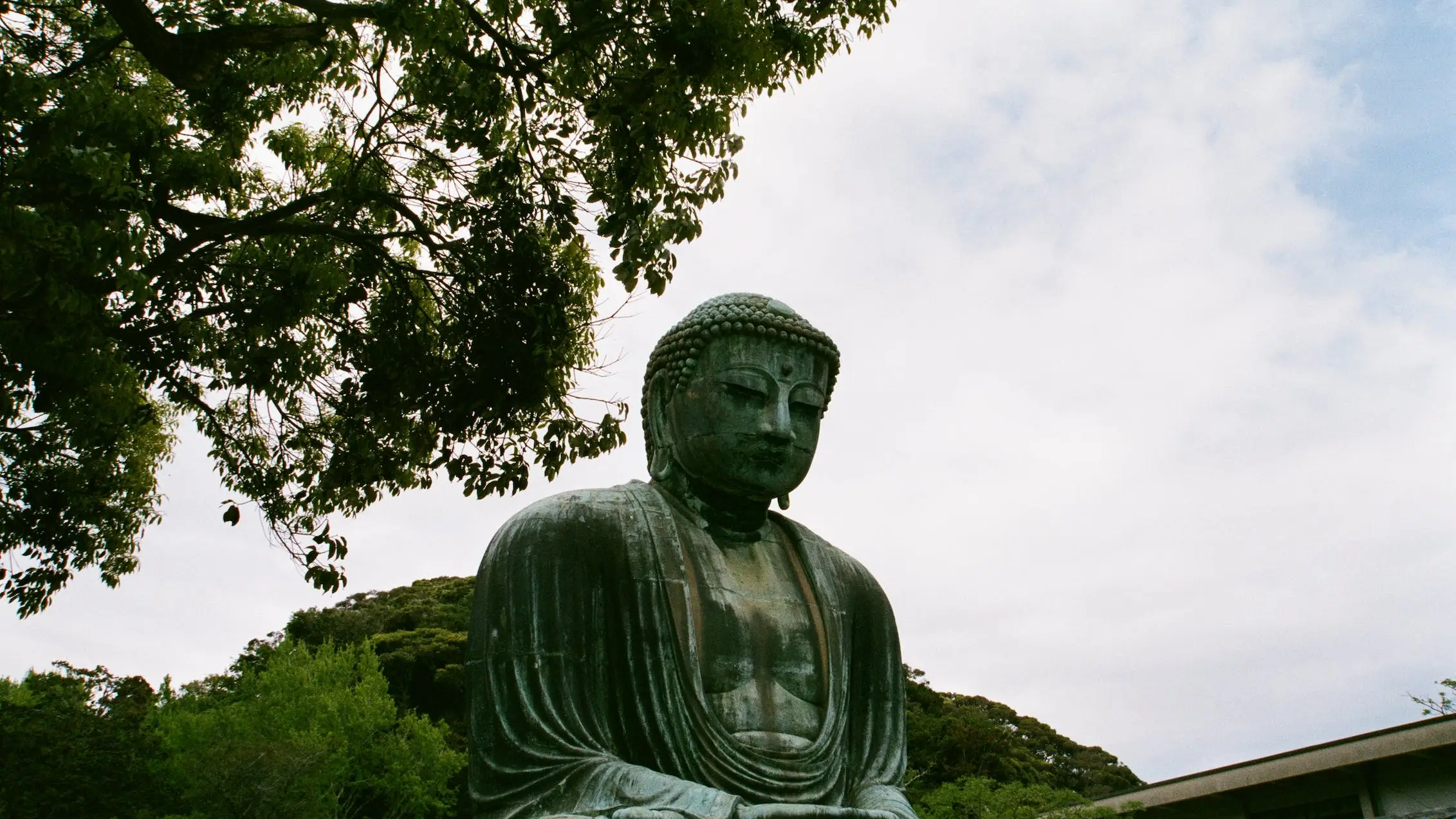 Estatuta de un Buda de bronce