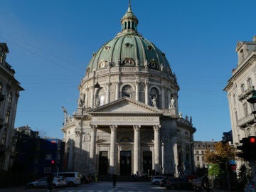 Esta es la Iglesia de Mármol de Copenhague, también conocida como Iglesia de Frederik