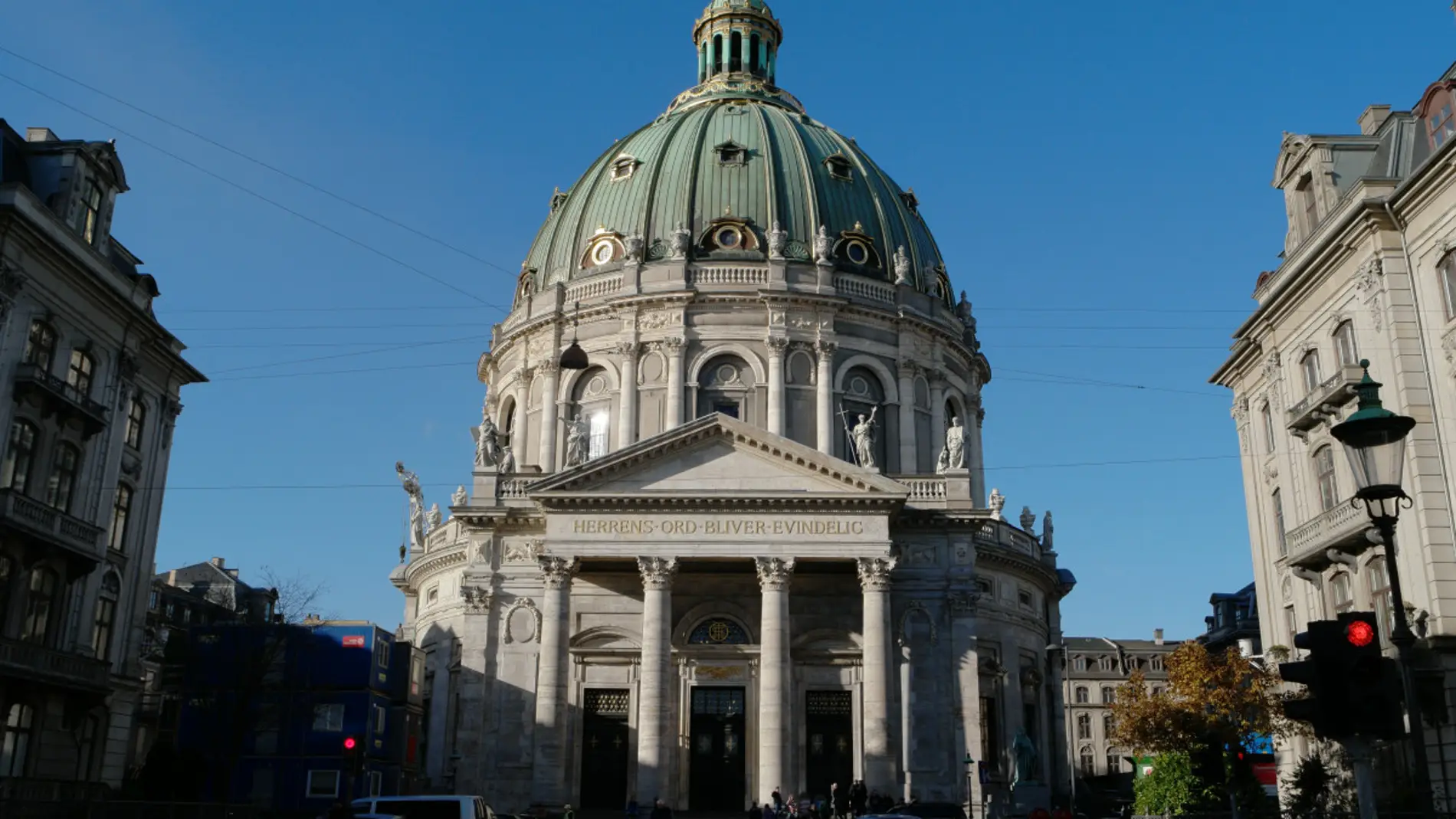 Esta es la Iglesia de Mármol de Copenhague, también conocida como Iglesia de Frederik