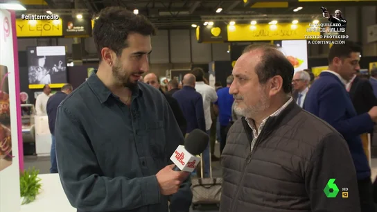 La surrealista respuesta de un hombre a Isma Juárez sobre la carne más loca que ha comido "Creo que es lo último que quería escuchar", le contesta el reportero de El Intermedio en este vídeo donde Isma Juárez pregunta sobre el veganismo a asistentes y profesionales de la feria sobre la carne más importante de España.