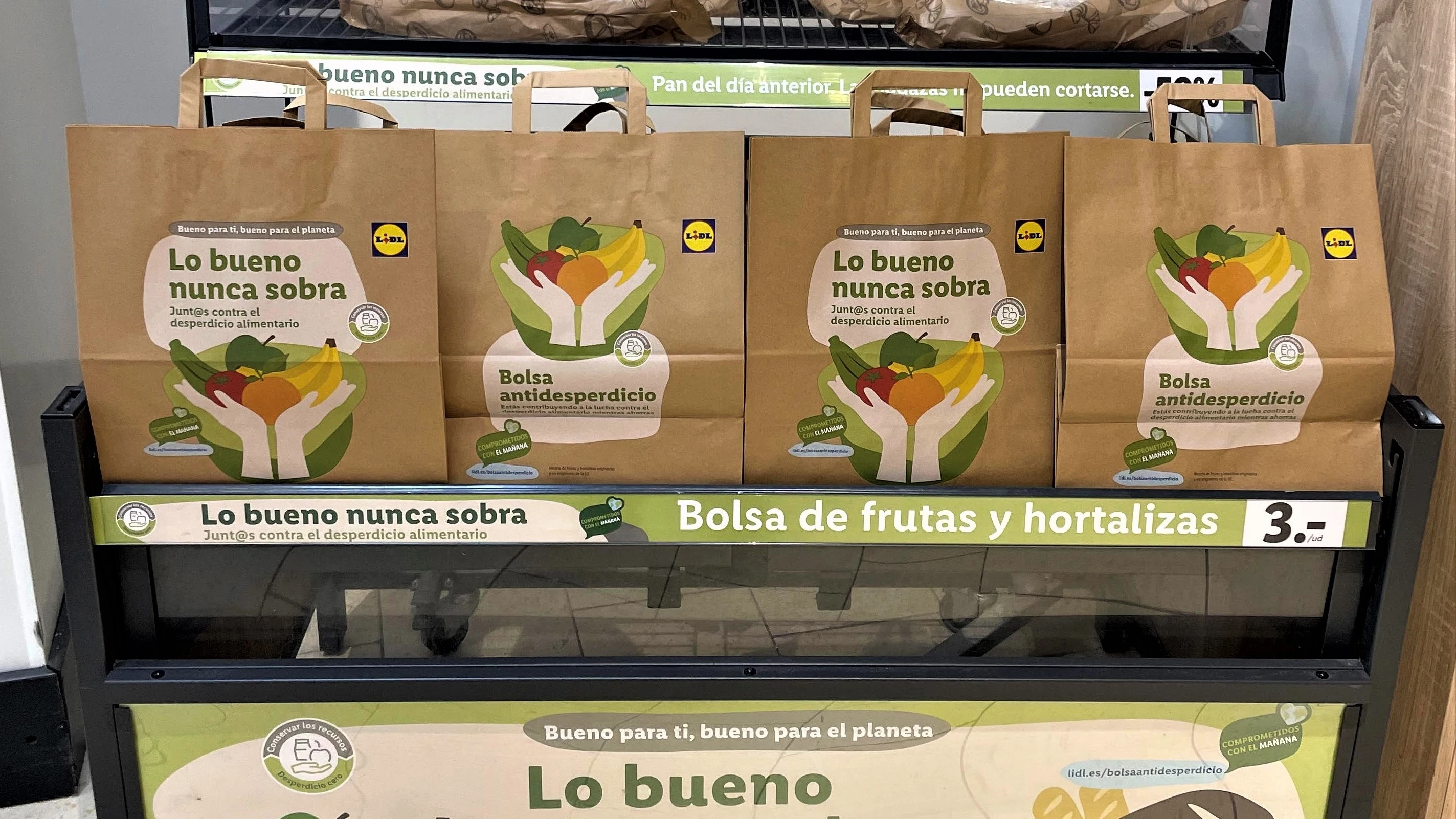 Lidl lanza la 'bolsa antidesperdicio' de frutas y verduras aptas para el consumo