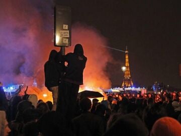 More than 60 detainees during the second day of riots in Paris in protest against the pension reform