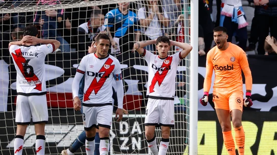Los jugadores del Rayo se lamentan Los jugadores del Rayo se lamentan