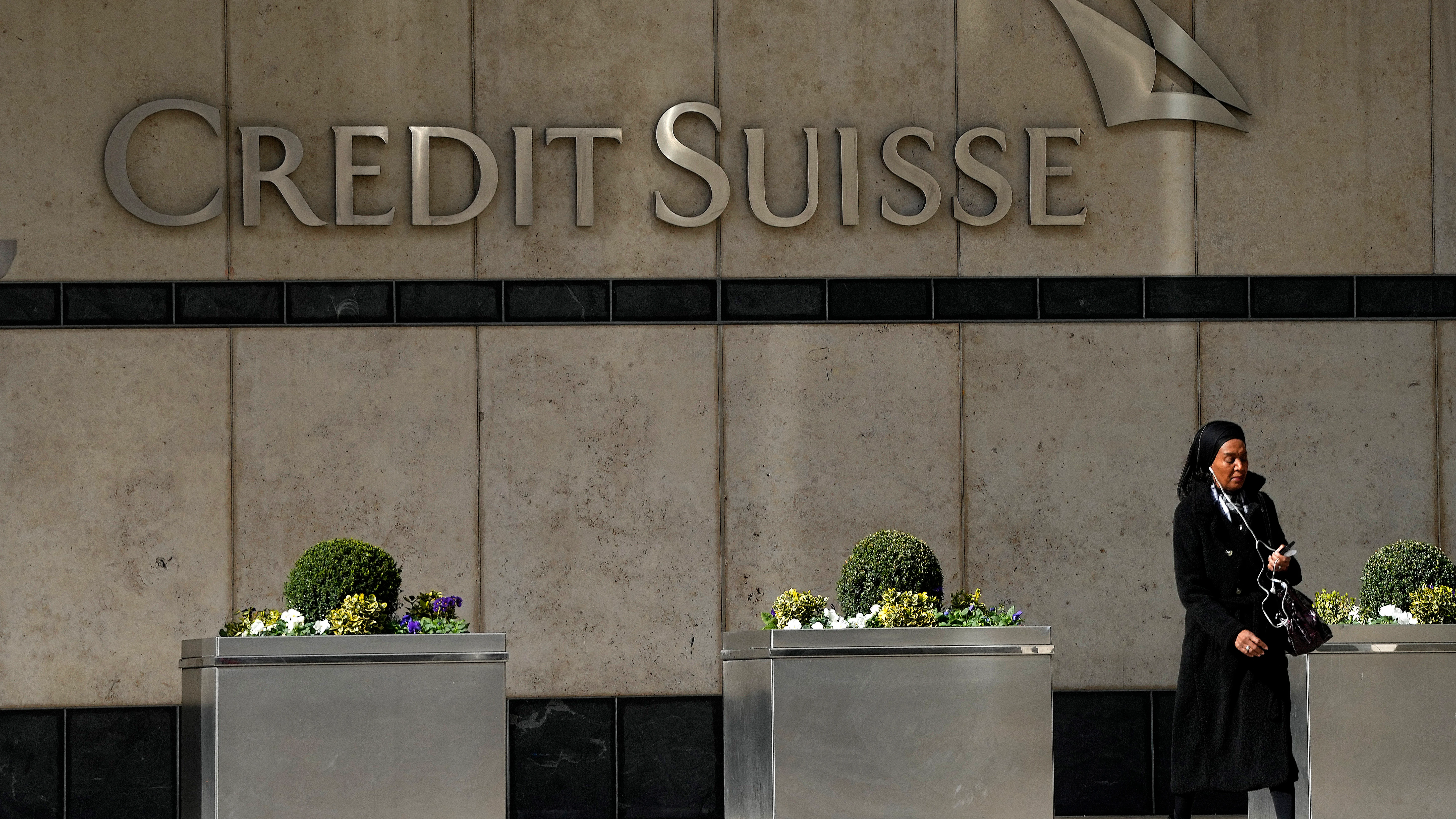 Fachada de una oficina de Credit Suisse