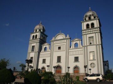 Basílica de Nuestra Señora de Suyapa de Tegucigalpa: ¿Sabías que el altar principal es obra de un artista español?