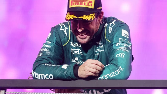 Fernando Alonso, en el podio de Jeddah Fernando Alonso, en el podio de Jeddah