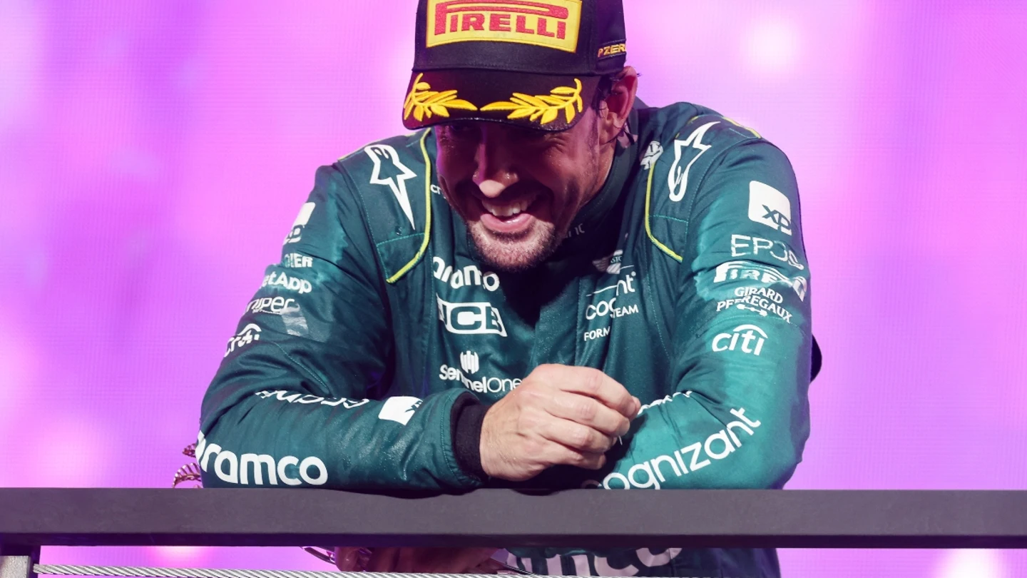 Fernando Alonso, en el podio de Jeddah Fernando Alonso, en el podio de Jeddah