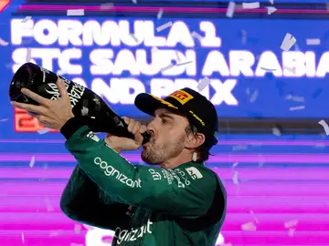 Fernando Alonso degusta el sabor del podio en Jeddah