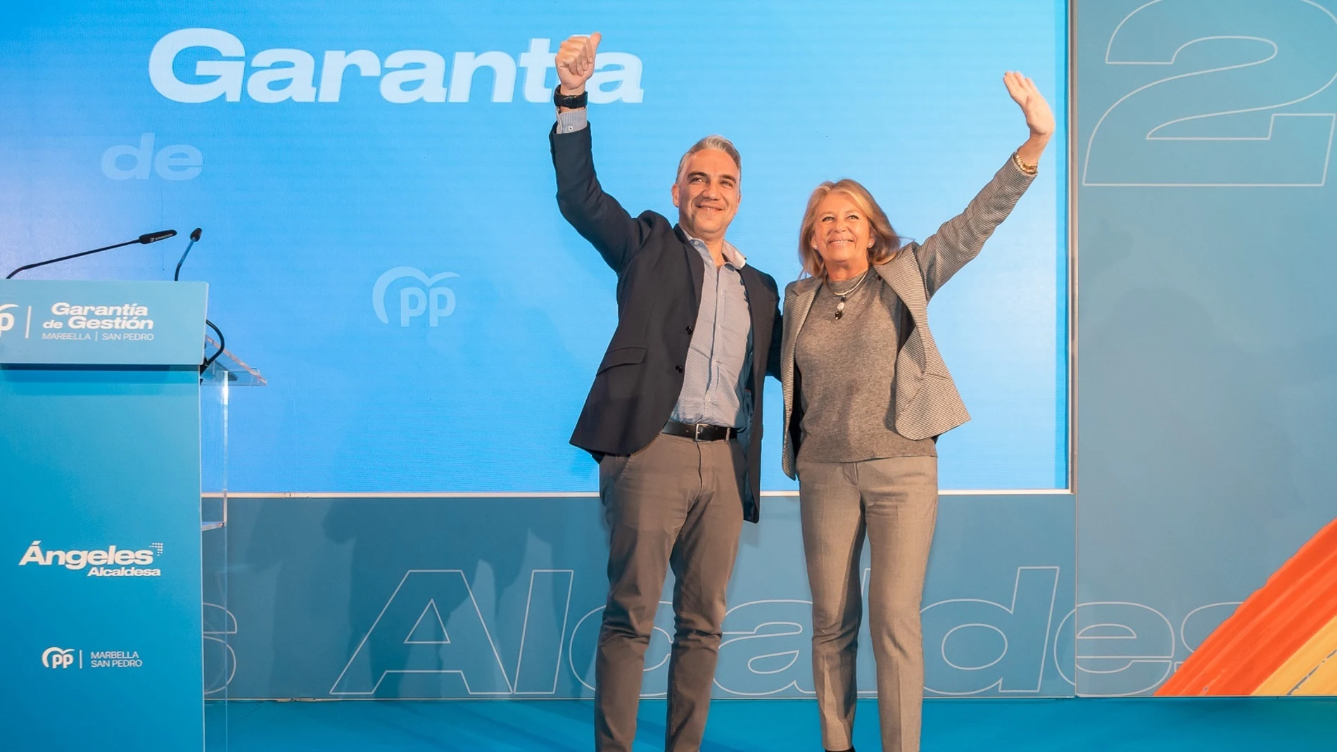 Elías Bendodo, coordinador general del PP, junto a Ángeles Muñoz, alcaldesa de Marbella y candidata del PP a la Alcaldía del municipio.