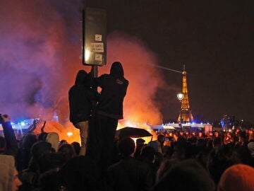 Macron saves his government by just 9 votes while the streets of Paris burn for the pension reform