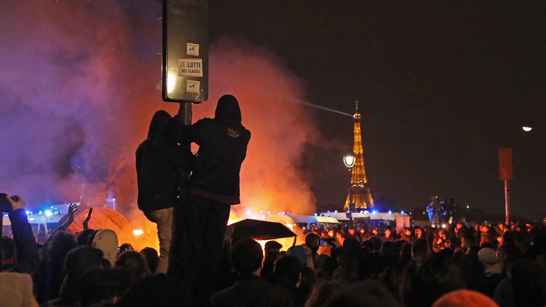 Una de las protestas registradas en París este viernes contra la reforma de las pensiones.