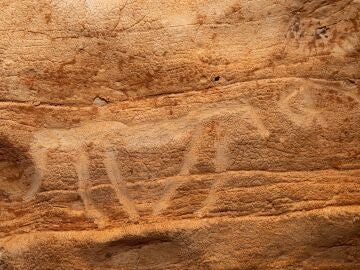 Descubierta una cueva con grabados prehistoricos ineditos en la Febro Cataluna