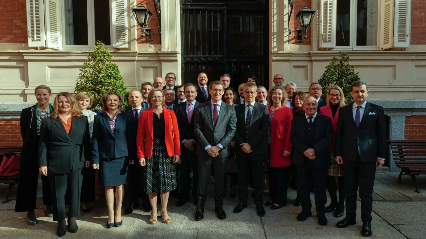 Alberto Núñez Feijóo, durante un encuentro con los embajadores en España de los países miembros de la UE Alberto Núñez Feijóo, durante un encuentro con los embajadores en España de los países miembros de la UE