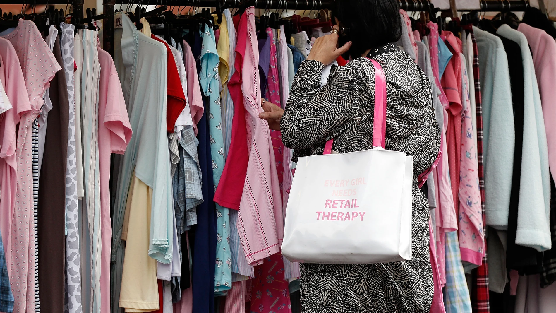 Las tiendas de ropa del barrio, en peligro: serían las primeras en quebrar  en caso de crisis