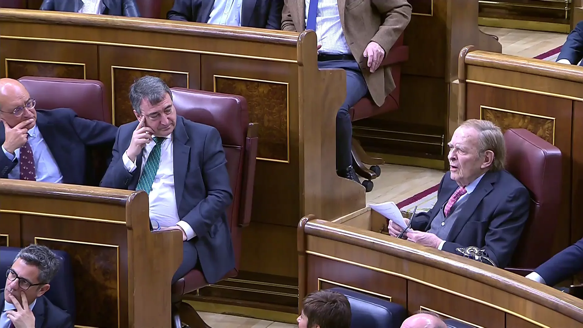 Aitor Esteban, atento a las palabras de Tamames
