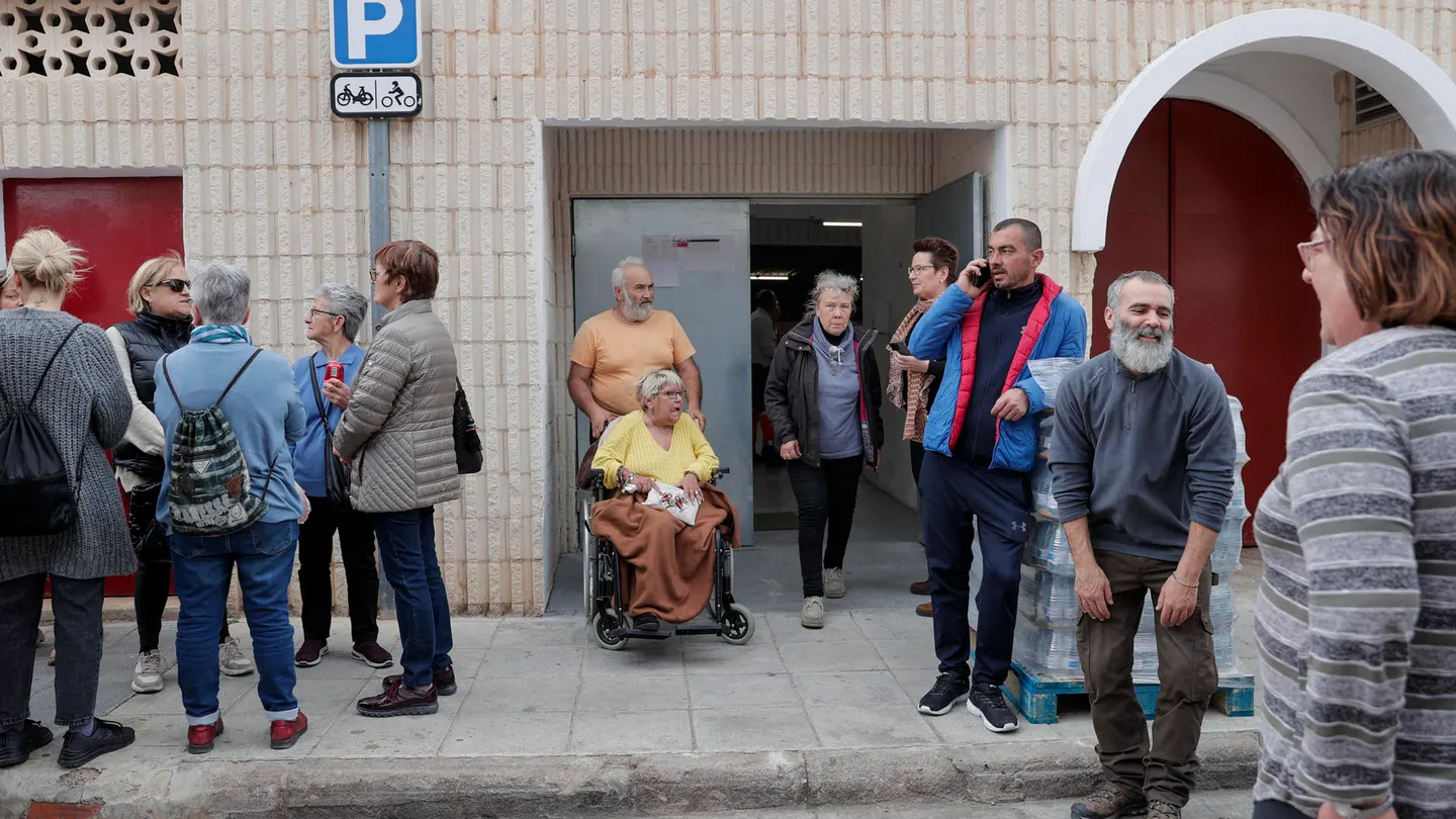 Hablan los evacuados del incendio de Castellón: "Aquí está el fuego en la carretera y ha llegado encima de mi casa" Hablan los evacuados del incendio de Castellón: "Aquí está el fuego en la carretera y ha llegado encima de mi casa"