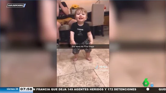 El divertido vídeo viral de un niño que aprende a hacer 'twerking' antes que a caminar El divertido vídeo viral de un niño que aprende a hacer 'twerking' antes que a caminar