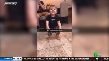 El divertido vídeo viral de un niño que aprende a hacer 'twerking' antes que a caminar