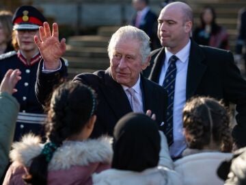 Charles III of England postpones his visit to France due to protests against pension reform