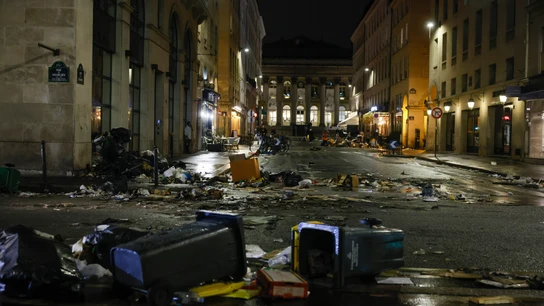 La basura no recolectada que fue incendiada se muestra en una calle de París, el jueves 23 de marzo de 2023. La basura no recolectada que fue incendiada se muestra en una calle de París, el jueves 23 de marzo de 2023.