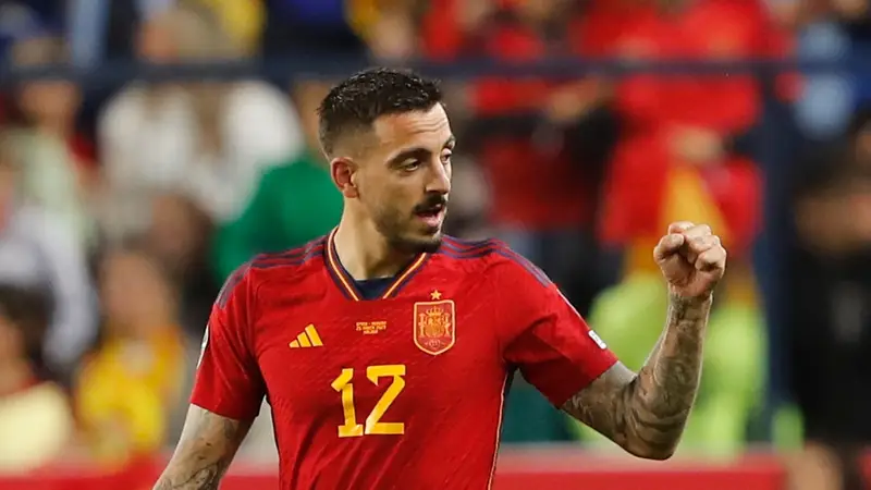 Joselu celebra un gol con España