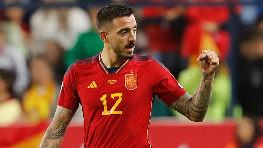 Joselu celebra un gol con España