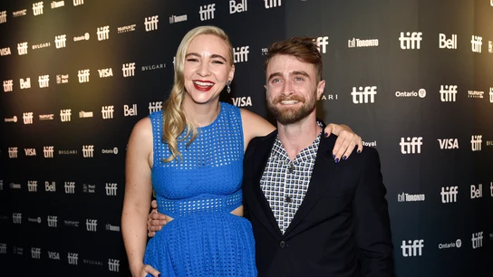 Daniel Radcliffe y Erin Darke, durante una 'premiere' Daniel Radcliffe y Erin Darke, durante una 'premiere'