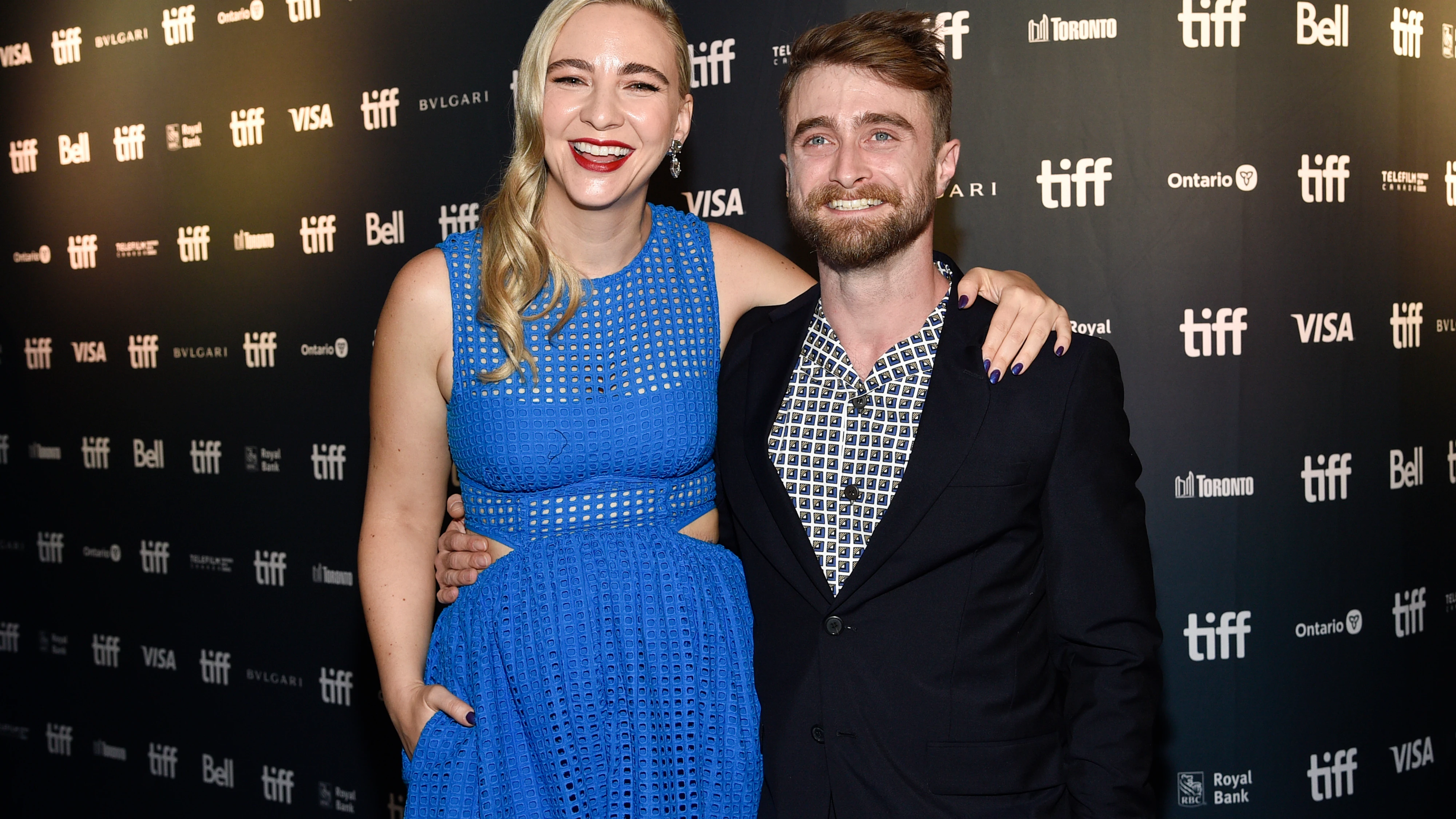 Daniel Radcliffe y Erin Darke, durante una 'premiere'