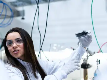 investigadora en laboratorio investigadora en laboratorio