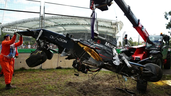 El día en el que Fernando Alonso rozó la tragedia en Australia El día en el que Fernando Alonso rozó la tragedia en Australia