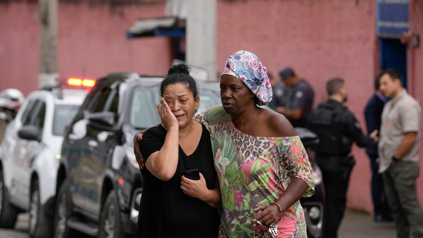 La madre de una profesora que sobrevivió al ataque de un estudiante de 13 años abandona el centro La madre de una profesora que sobrevivió al ataque de un estudiante de 13 años abandona el centro